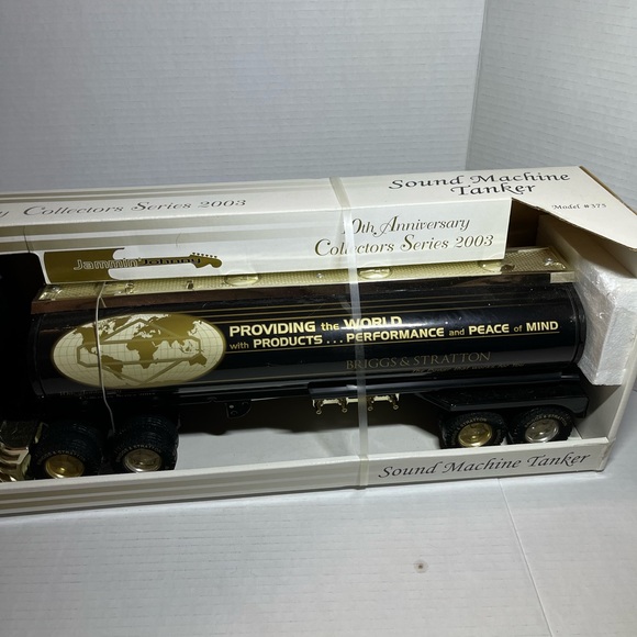 Briggs and Stratton tanker truck  10th Anniversary collection from 2003 - Picture 3 of 5